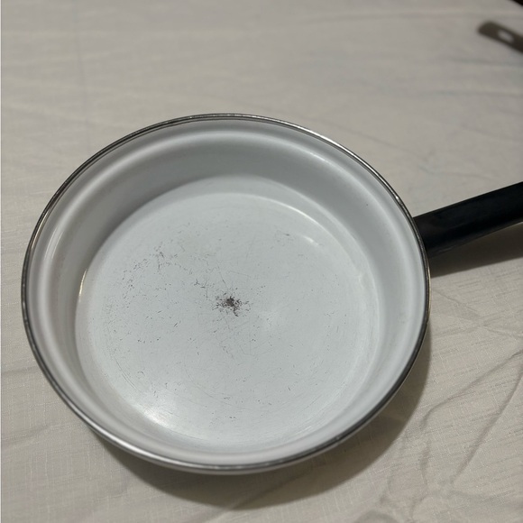 Vintage set of 4 White Floral Saucepans, Pans and Pots with Brown Handle - Picture 14 of 16